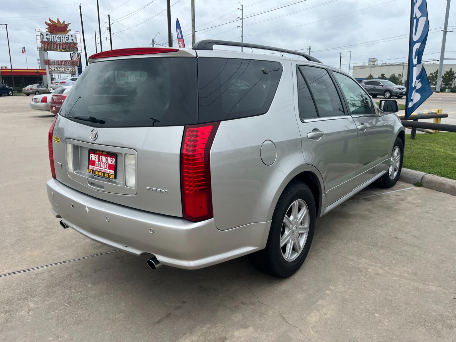 2004 SILVER /gray Cadillac SRX V6 (1GYDE637040) with an 3.6L V6 DOHC 24V engine, 5-Speed Automatic Overdrive transmission, located at 14700 Tomball Parkway 249, Houston, TX, 77086, (281) 444-2200, 29.928619, -95.504074 - Photo #6